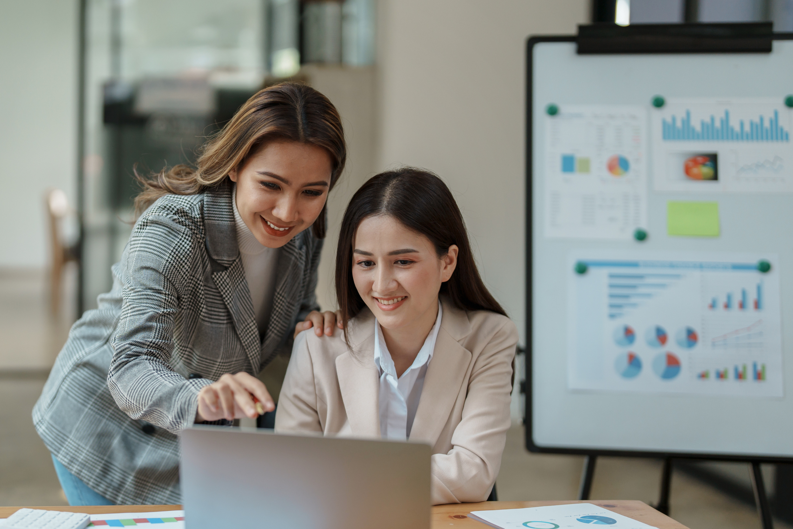 Oracle Cloud EPM & Hyperion Solutions 15 Financial Management Solutions